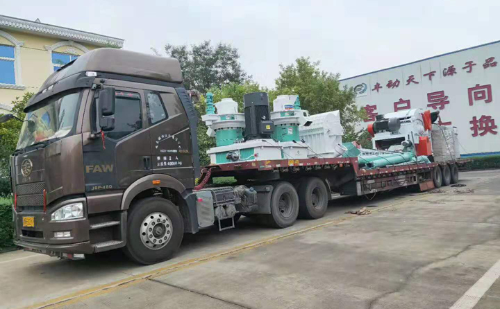 稻殼顆粒機生產(chǎn)線裝車發(fā)貨中 稻殼顆粒機生產(chǎn)線裝車發(fā)貨中