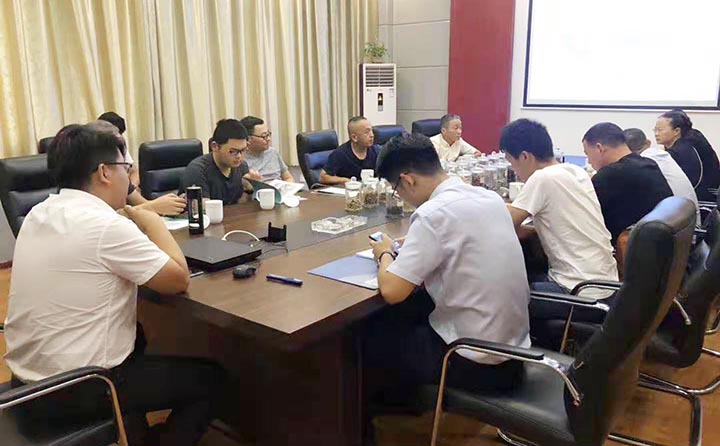 金格瑞銷售代表對考察團進行方案講解 金格瑞銷售代表對考察團進行方案講解