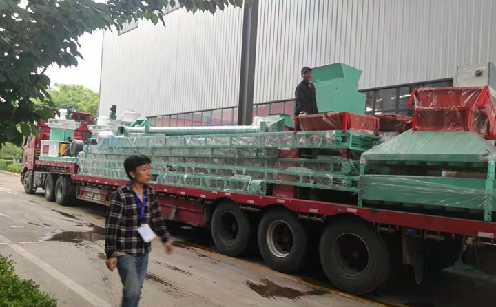 木屑顆粒機已完成裝車.jpg 木屑顆粒機已完成裝車.jpg