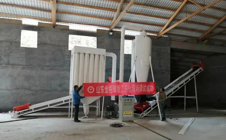 鋸末顆粒機調(diào)試成功.jpg 鋸末顆粒機調(diào)試成功.jpg