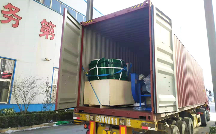 印度顆粒機(jī)裝車(chē)中.jpg 印度顆粒機(jī)裝車(chē)中.jpg