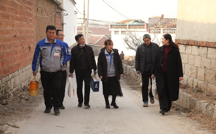 真情暖人心 山東金格瑞慰問困難職工.JPG 真情暖人心 山東金格瑞慰問困難職工.JPG