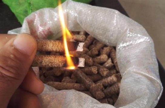 遼寧清潔取暖木屑制粒機生物質燃料.jpg 遼寧清潔取暖木屑制粒機生物質燃料.jpg