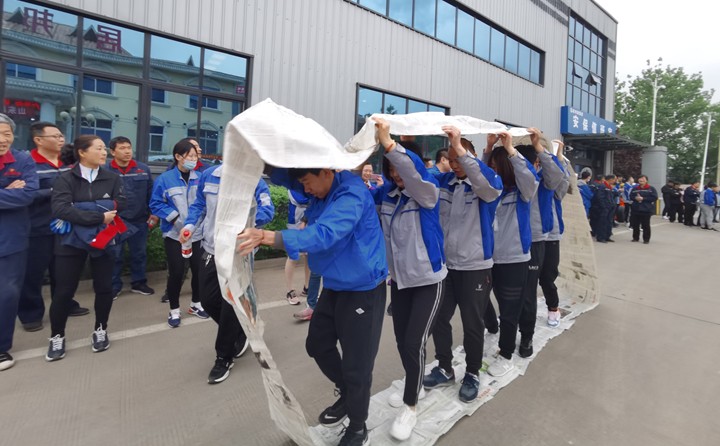 車(chē)輪滾滾比賽.jpg 車(chē)輪滾滾比賽.jpg