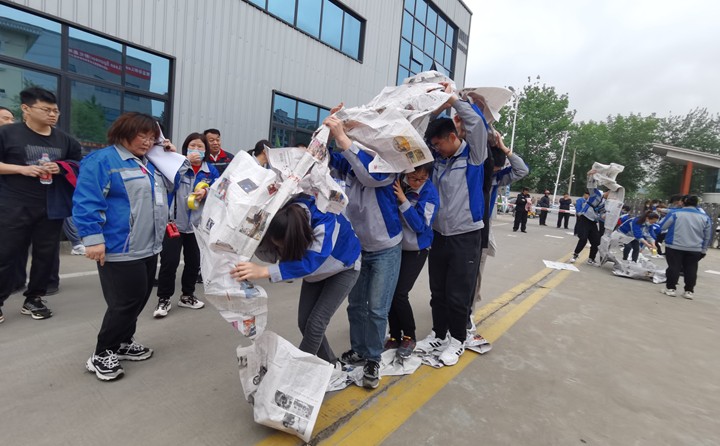 車(chē)輪滾滾比賽.jpg 車(chē)輪滾滾比賽.jpg