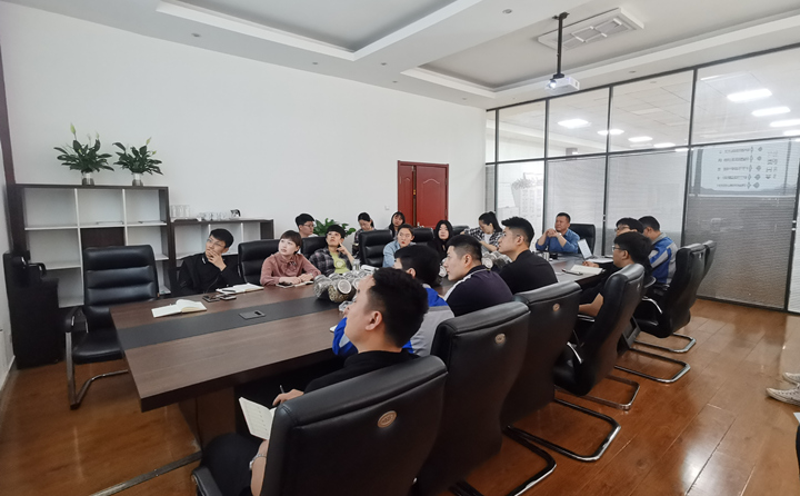 通過(guò)不斷的學(xué)習(xí)培訓(xùn),加強(qiáng)銷(xiāo)售人員有關(guān)顆粒機(jī)及生產(chǎn)線(xiàn)的基礎(chǔ)知識(shí)了解.jpg 通過(guò)不斷的學(xué)習(xí)培訓(xùn),加強(qiáng)銷(xiāo)售人員有關(guān)顆粒機(jī)及生產(chǎn)線(xiàn)的基礎(chǔ)知識(shí)了解.jpg