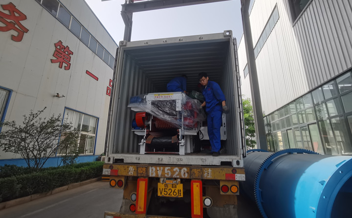 粉碎機(jī)發(fā)往捷克.jpg 粉碎機(jī)發(fā)往捷克.jpg