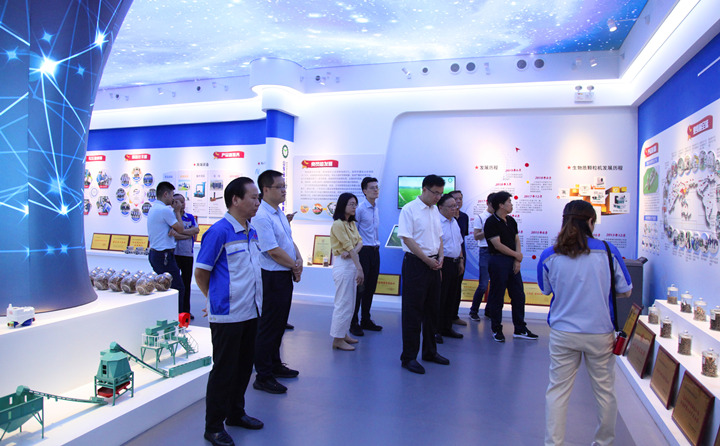 山東金格瑞機械有限公司,是一家專業從事生物質燃料顆粒設備,有機肥顆粒設備飼料設備的生產廠家.JPG 山東金格瑞機械有限公司,是一家專業從事生物質燃料顆粒設備,有機肥顆粒設備飼料設備的生產廠家.JPG