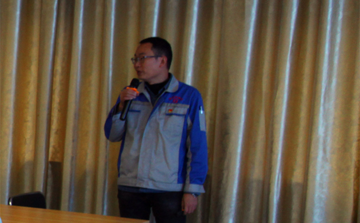 技術品控部部長張波為全體銷售人員做產品專業知識培訓.JPG 技術品控部部長張波為全體銷售人員做產品專業知識培訓.JPG