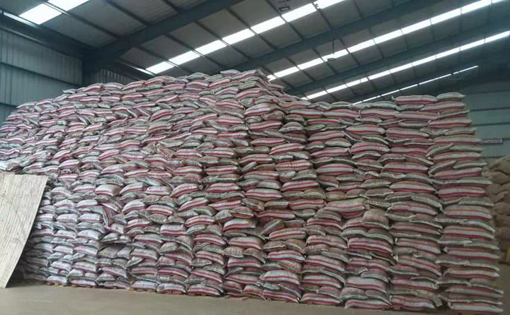 滿滿一大堆的木屑顆粒燃料.jpg 滿滿一大堆的木屑顆粒燃料.jpg