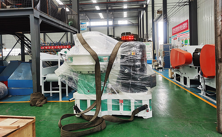 木屑制粒機.jpg 木屑制粒機.jpg