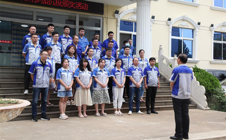 在疫情發生時,他們無懼艱險,慷慨前行,以實際行動詮釋了偉大抗疫精神!這些榜樣的力量激勵著我們前行,讓我們向抗疫先鋒榜樣致敬.jpg 在疫情發生時,他們無懼艱險,慷慨前行,以實際行動詮釋了偉大抗疫精神!這些榜樣的力量激勵著我們前行,讓我們向抗疫先鋒榜樣致敬.jpg