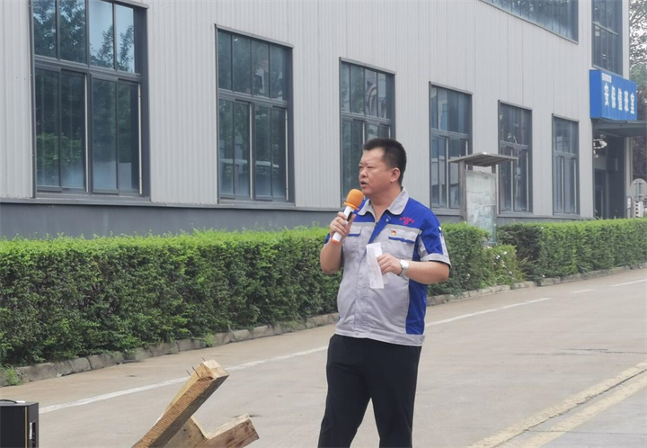 孫總表示安全無小事,安全只有現(xiàn)在,永遠沒有“下一次”。時刻牢記安全紅線,把安全放在心中、握在手上,及時消除各種隱患,杜絕違規(guī)操作。掌握安全知識和技能,是實現(xiàn)安全生產(chǎn)的前提,大家一定要牢記 孫總表示安全無小事,安全只有現(xiàn)在,永遠沒有“下一次”。時刻牢記安全紅線,把安全放在心中、握在手上,及時消除各種隱患,杜絕違規(guī)操作。掌握安全知識和技能,是實現(xiàn)安全生產(chǎn)的前提,大家一定要牢記