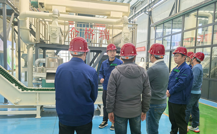 越南客戶考察生物質顆粒機.jpg 越南客戶考察生物質顆粒機.jpg